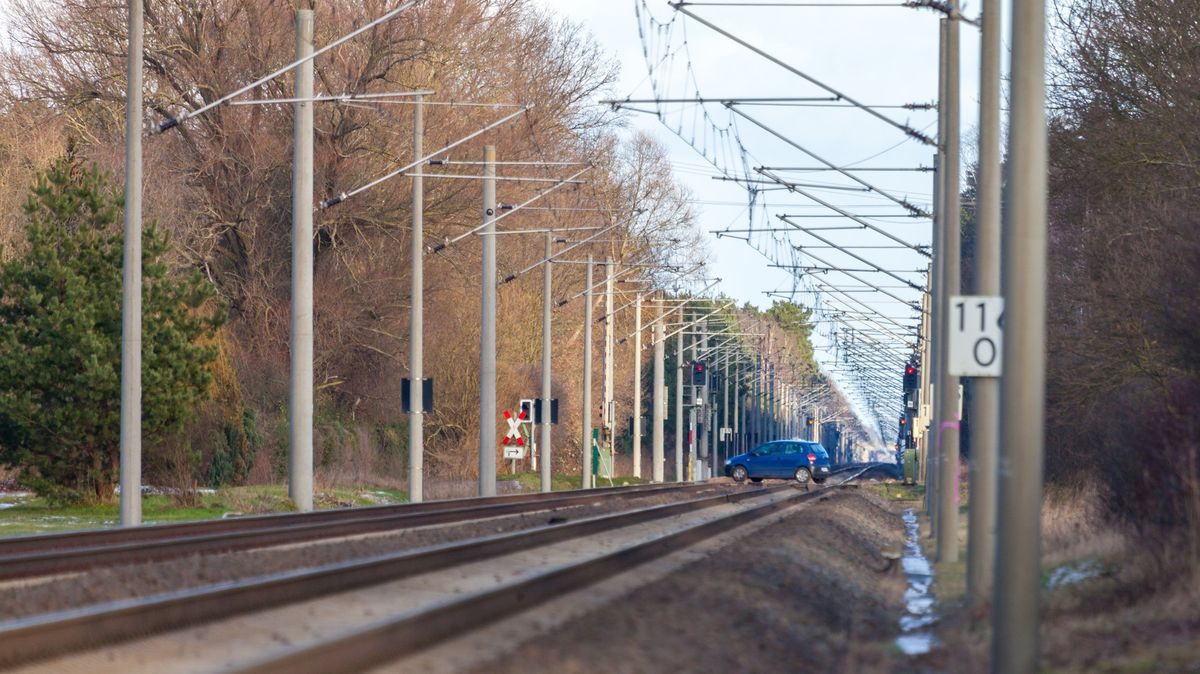 Železniční trať mezi Karlštejnem a Černošicemi čeká rekonstrukce